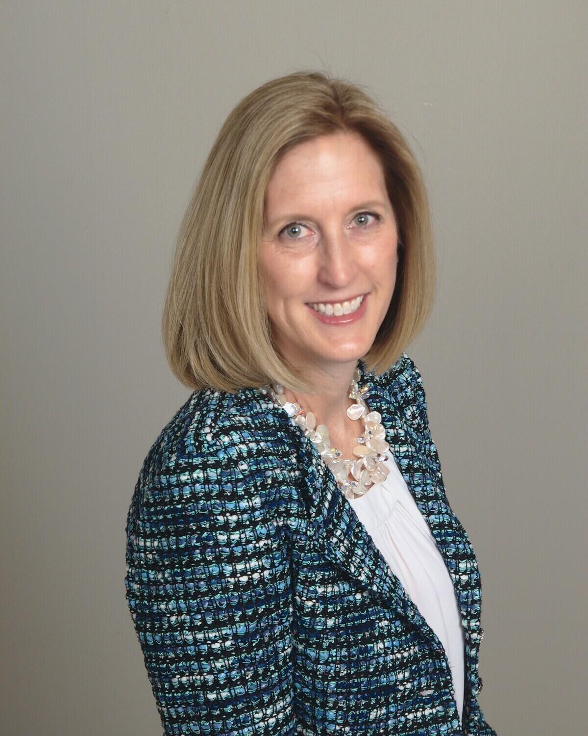 Headshot Image for Julie Dee